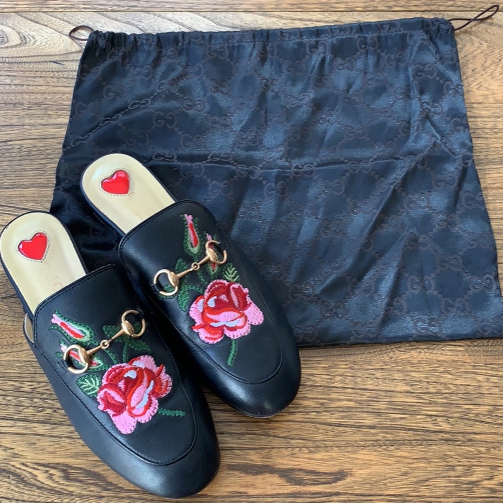 📌 GUCCI Princetown appliquéd leather slippers✨
